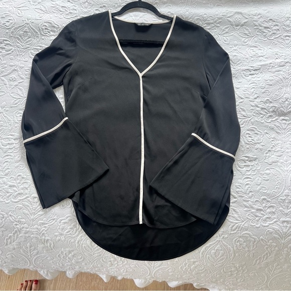 St. John Black Blouse with Creamy White Piping and Bell slit Sleeve Size Small - Picture 9 of 12